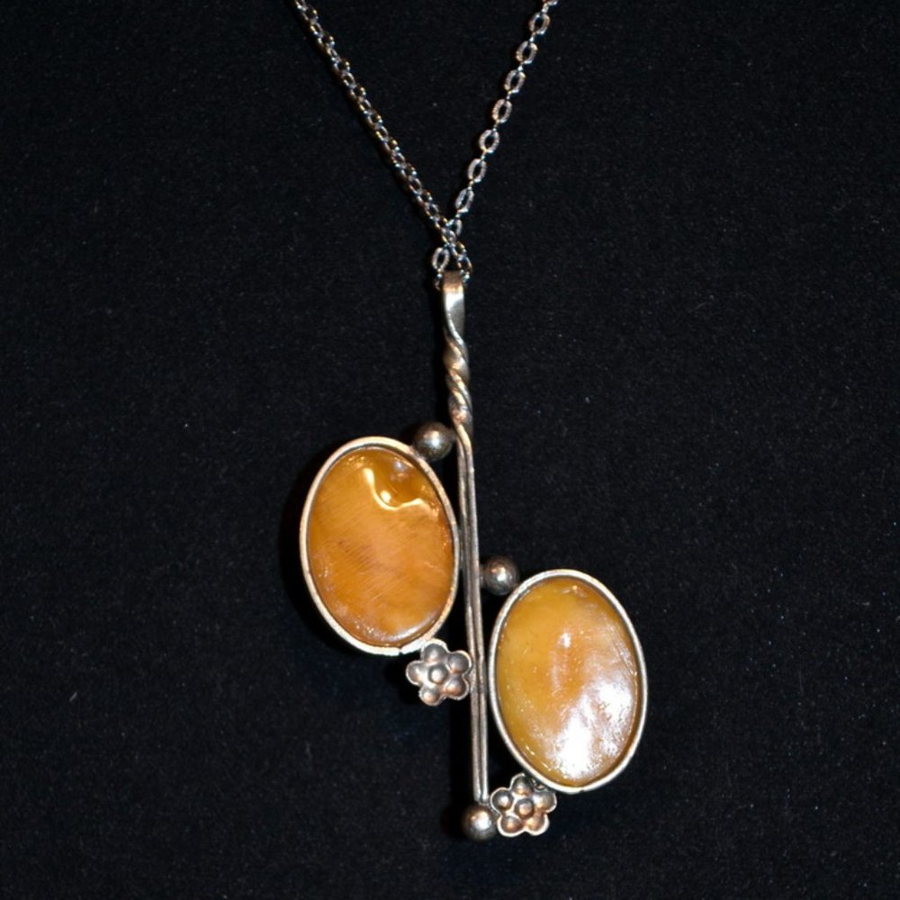 Cloudy Baltic Amber Pendant with Silver Tone Chain - Picture 2 of 8